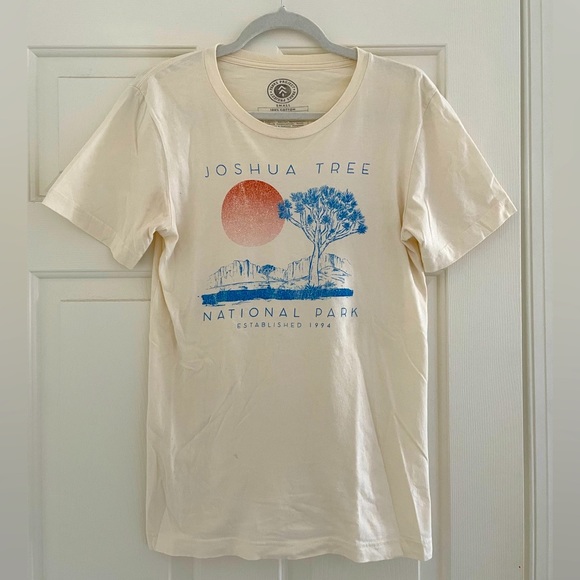 Urban Outfitters Joshua Tree National Park Graphic Tee - Picture 1 of 5